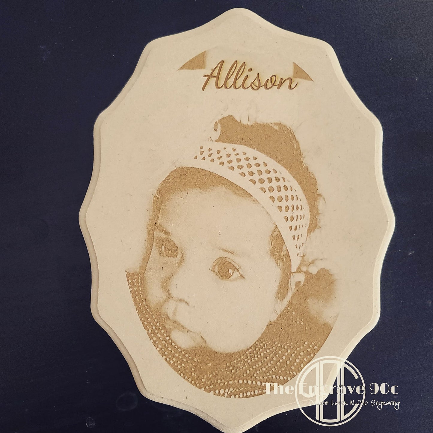 Wooden picture portrait oval design